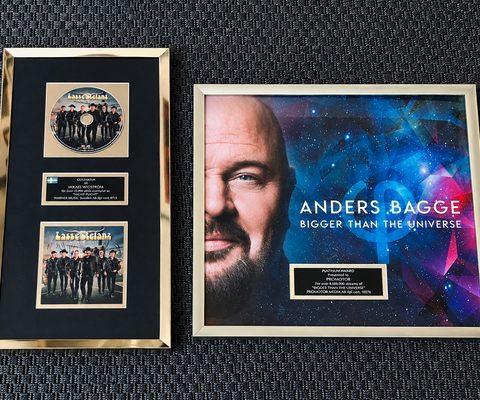 Inramade guld- och platinaskivor