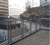 Glasräcke på terrass